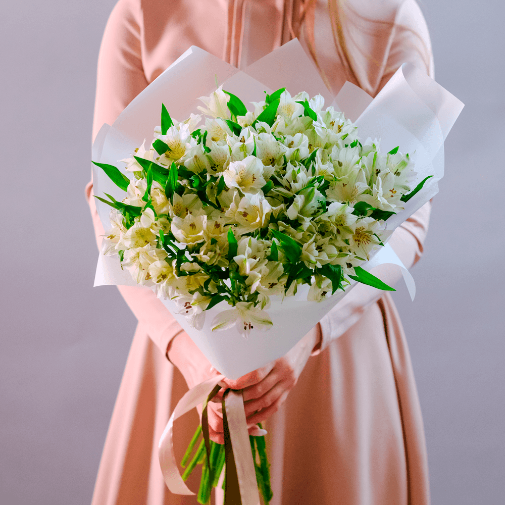 Нежный букет альстромерий