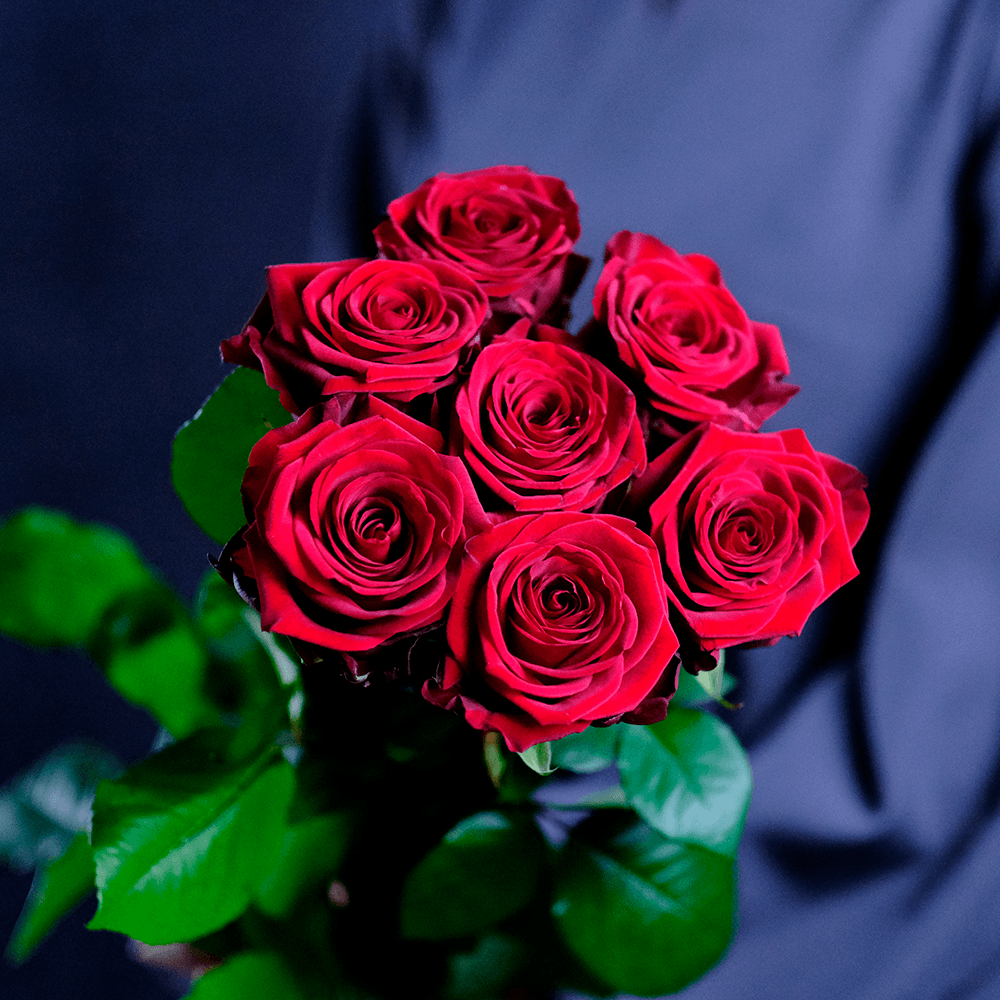 Букет высоких красных роз Red Naomi