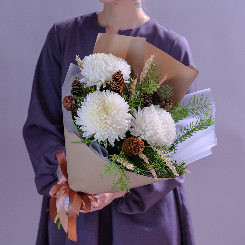 Зимний букет с премиум хризантемой