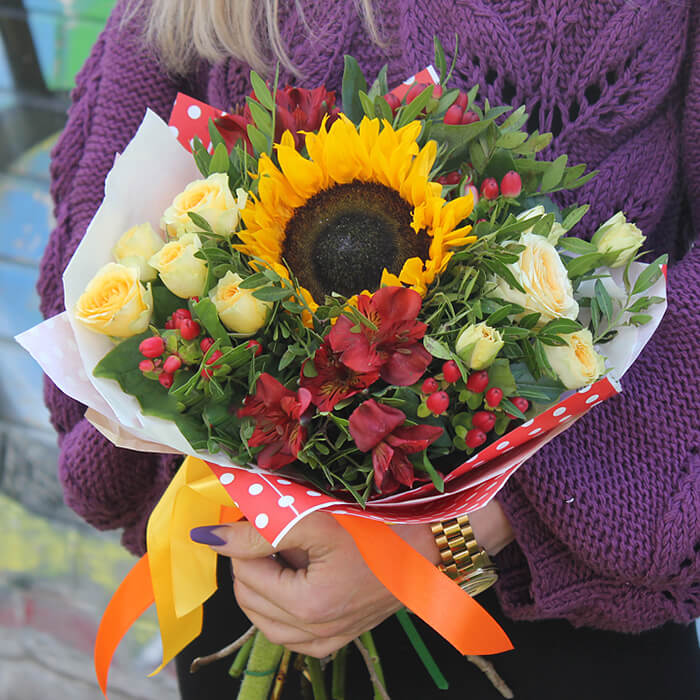 Букет с подсолнухом &laquo;&lrm;Счастье рядом&raquo;