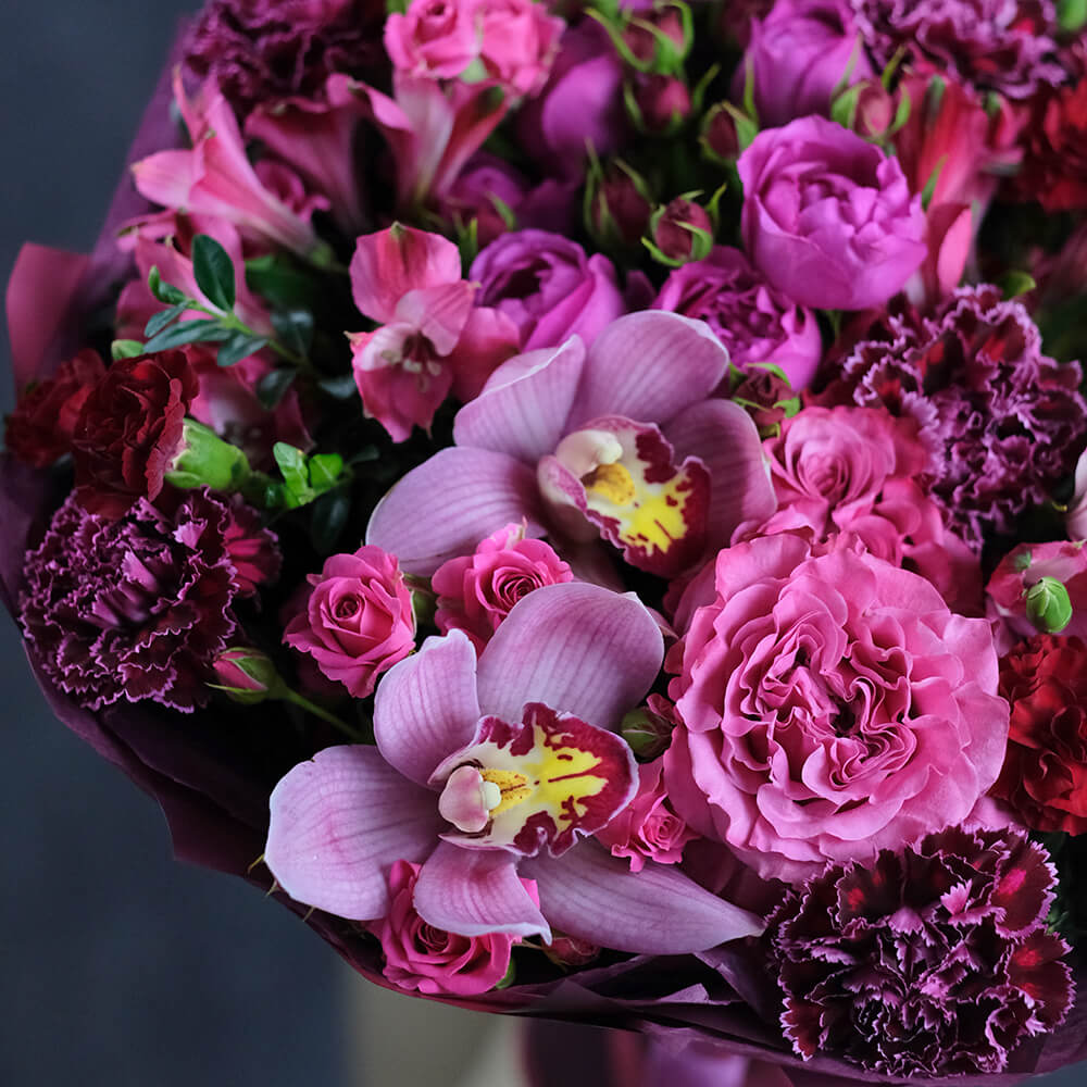 Букет &laquo;Клеопатра&raquo; с пионовидными розами и орхидеями