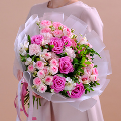 Яркий букет с розовыми розами #28