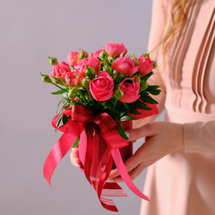 Яркая композиция с пионовидными розами "Ягодка" #241