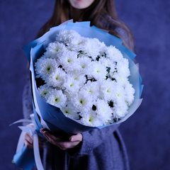 Букет белых хризантем "Притяжение"