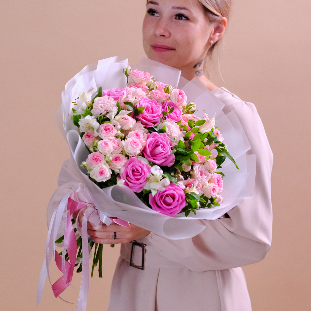 Яркий букет с розовыми розами #28