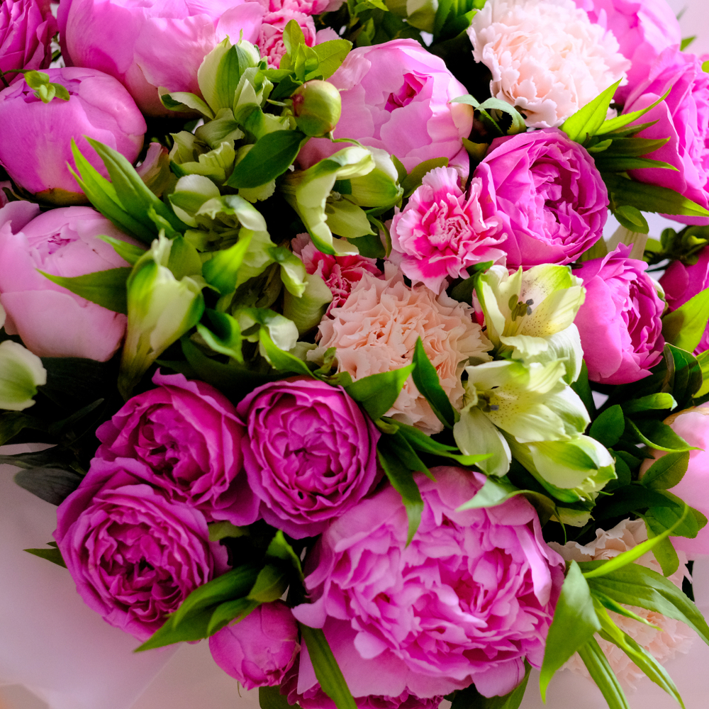 Ароматный букет с пионами и пионовидными розами #5