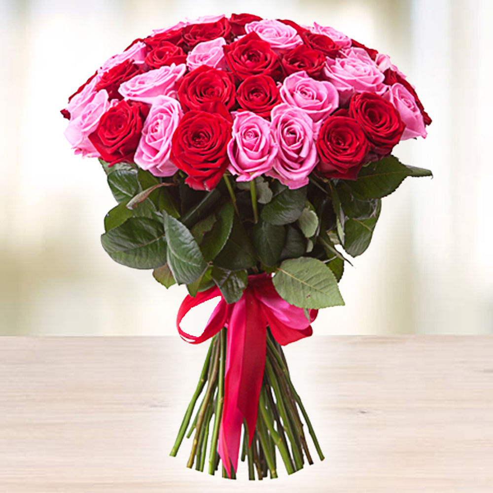 Букет из красных и розовых роз МАЛИНОВЫЙ МИКС 51шт 70см