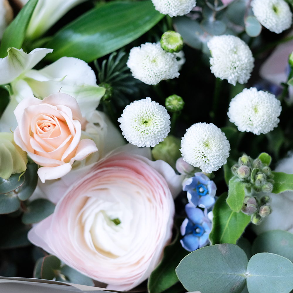 Букет с ранункулюсами "Кокетка"