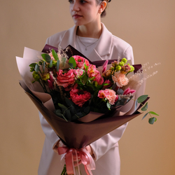 Яркий букет с пионовидными розами Мандарин Экспрешн #192