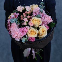 Купить скромный букет с персиковыми розами в Перми доставка на дом заказ онлайн