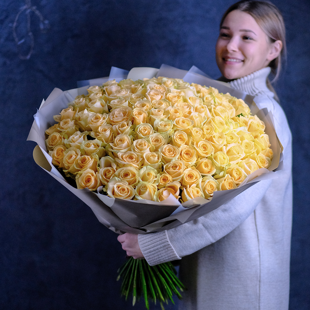 Букет 101 персиковая роза Peach Avalanche