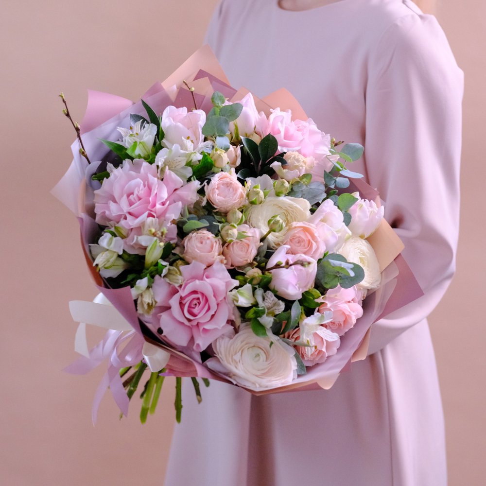 Весенний букет с ранункулюсами и французскими розами #151