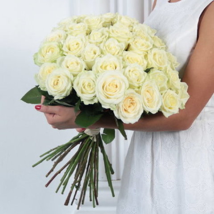 Букет 35 белых роз Avalanche