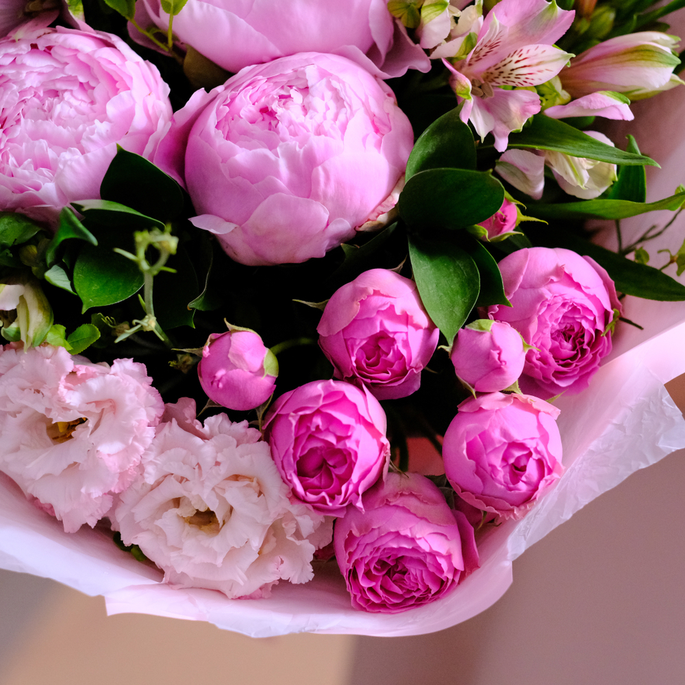 Букет с пионами и пионовидными розами #17