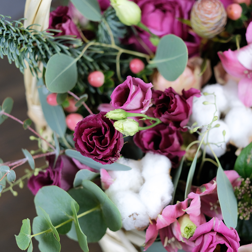 Корзина с пионовидными розами "Империя чувств"