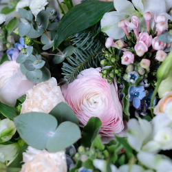 Букет с ранункулюсами "Кокетка"