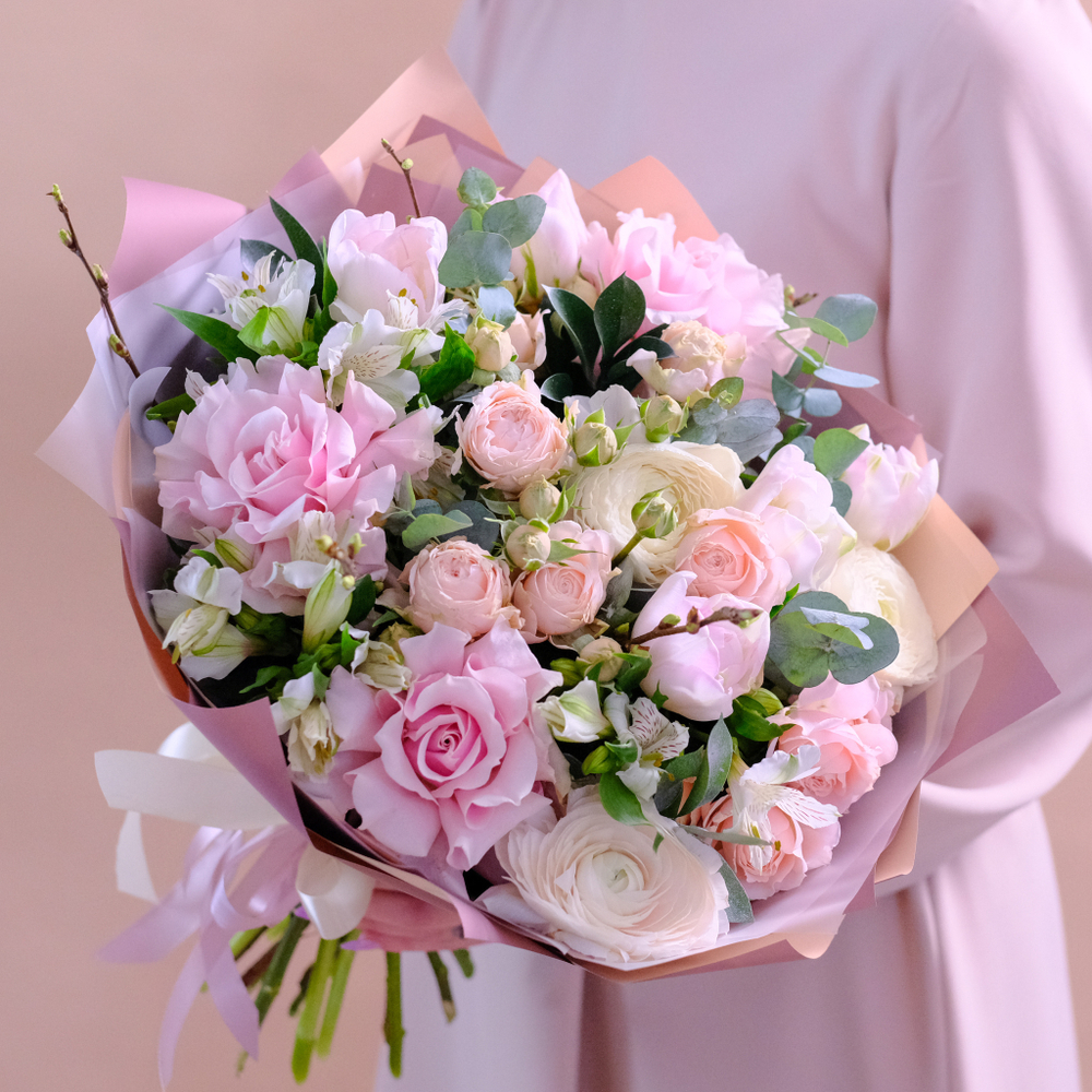 Весенний букет с ранункулюсами и французскими розами #151