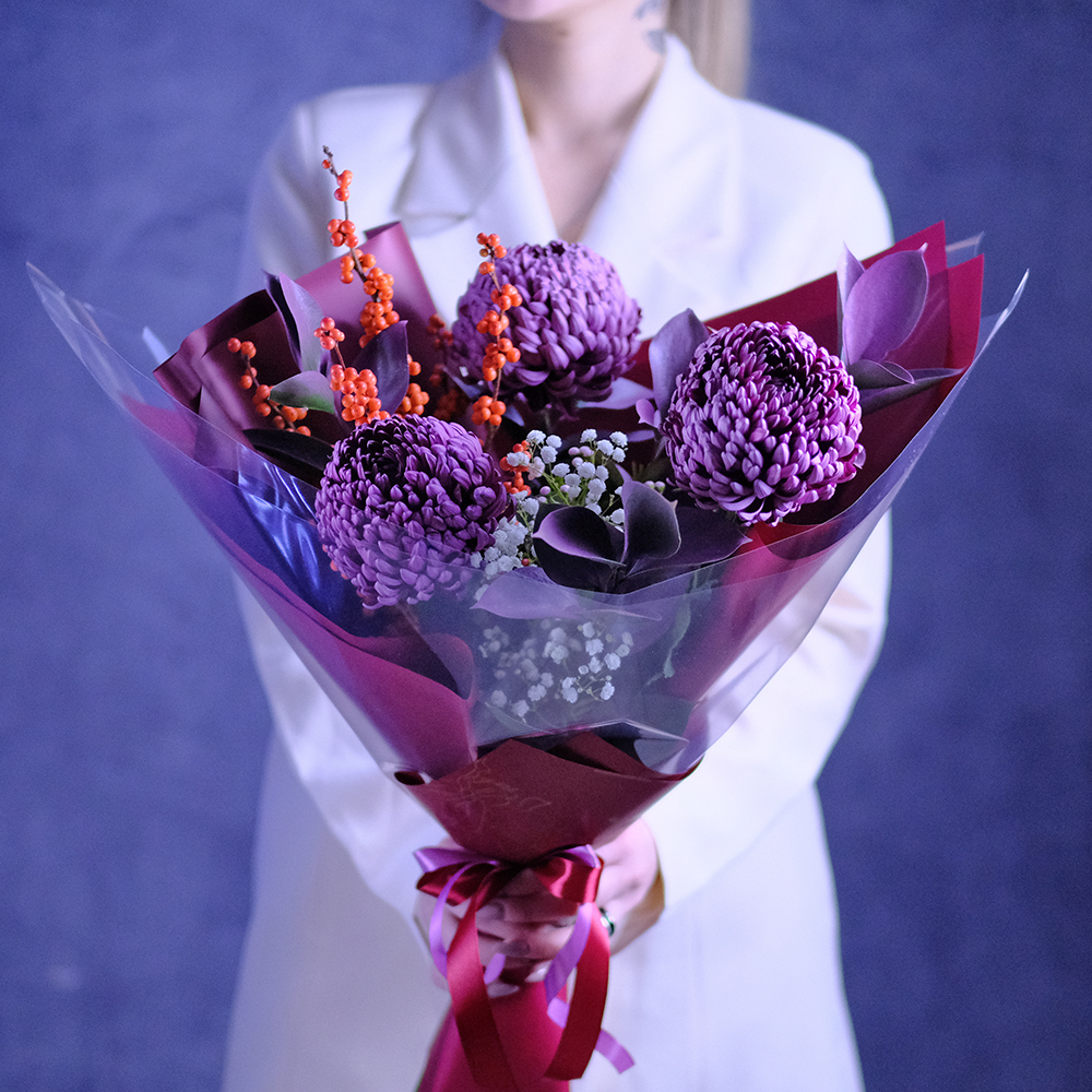 Купить недорогой букет с крупной хризантемой Бигуди Пермь заказать онлайн доставка на дом