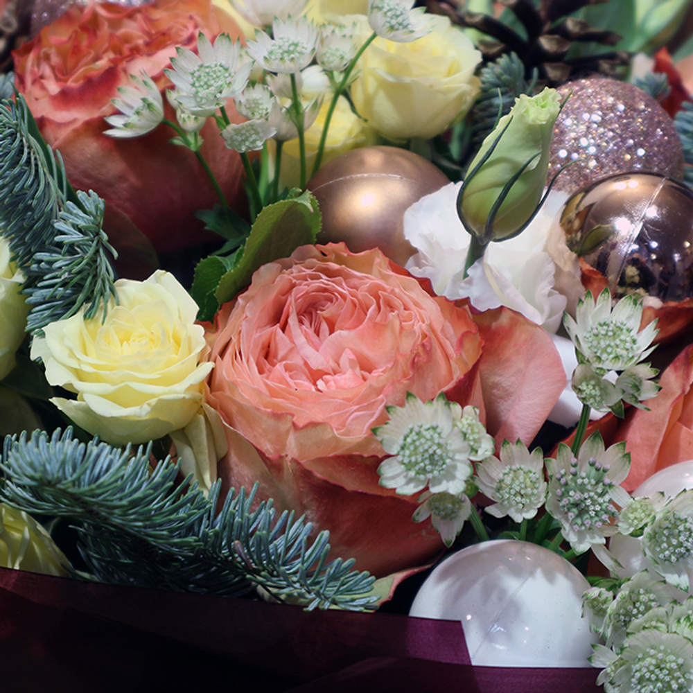 Зимний букет с пионовидной розой «‎Королевский»