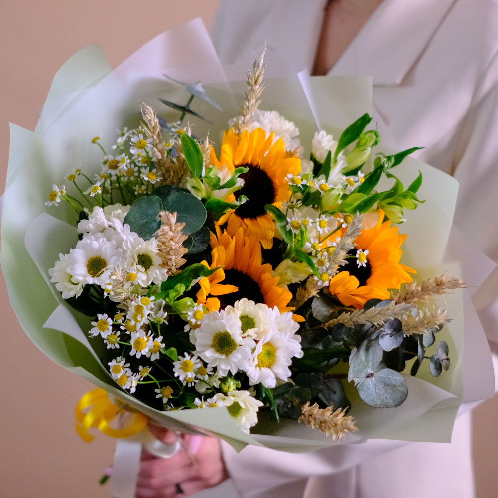 Летний букет с ромашками и подсолнухами #916