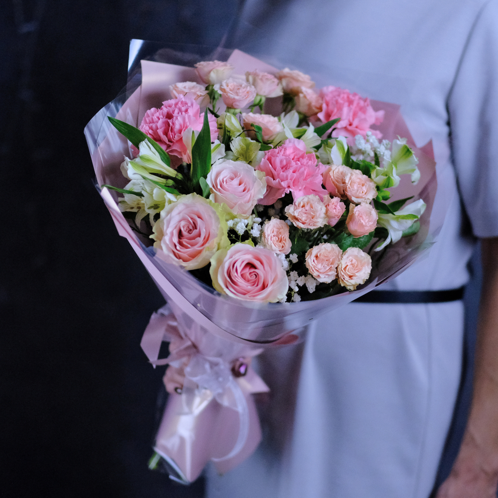 Нежный букет с пионовидыми розами #555
