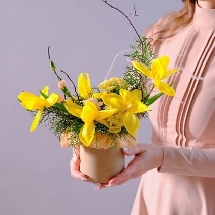 Весенняя композиция с желтыми тюльпанами #240