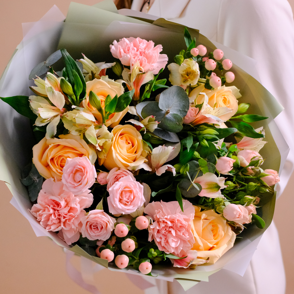Нежный букет с персиковыми розами #946