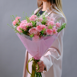 Нежный букет с ароматными розами "Кружево"