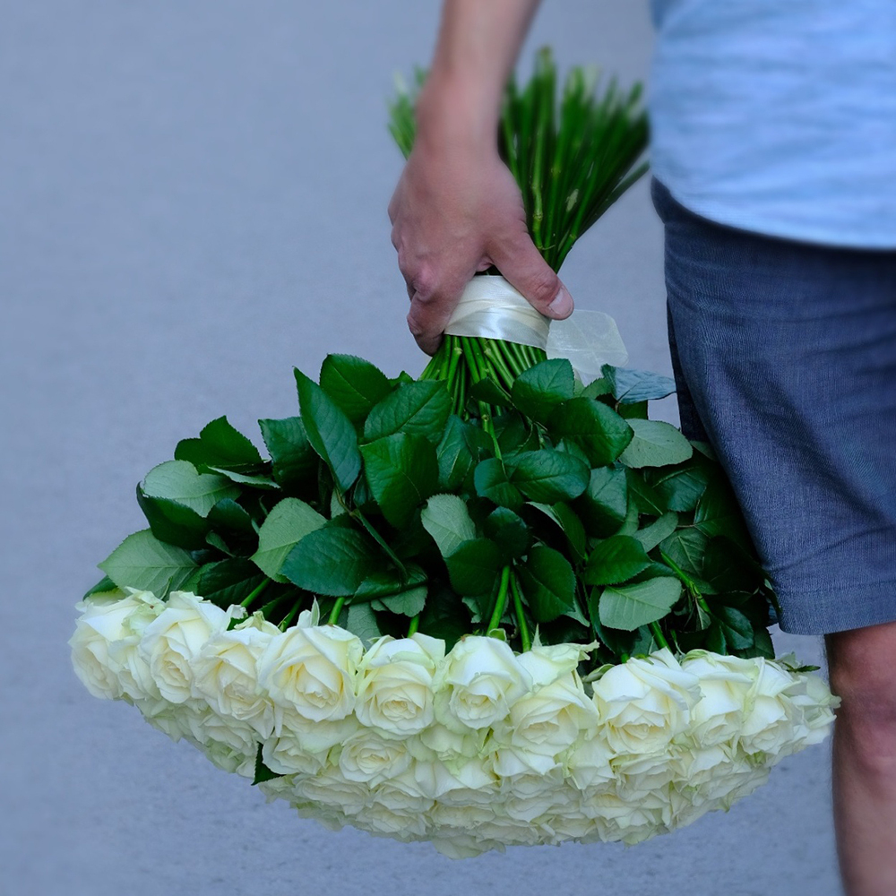 Букет 101 белая роза Avalanche