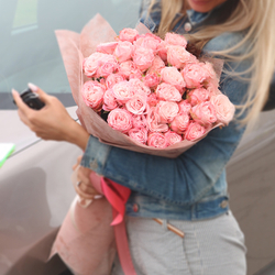 Розы кустовые пионовидные Madam Bombastic от 5шт