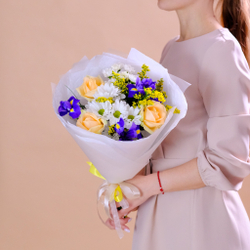 Букет-комплимент с персиковыми розами #57 