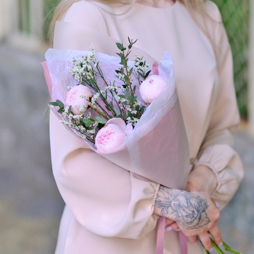 Купить Букет-комплимент из пионов #519