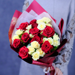 Букет с кустовыми розами #444 "Дуэт"