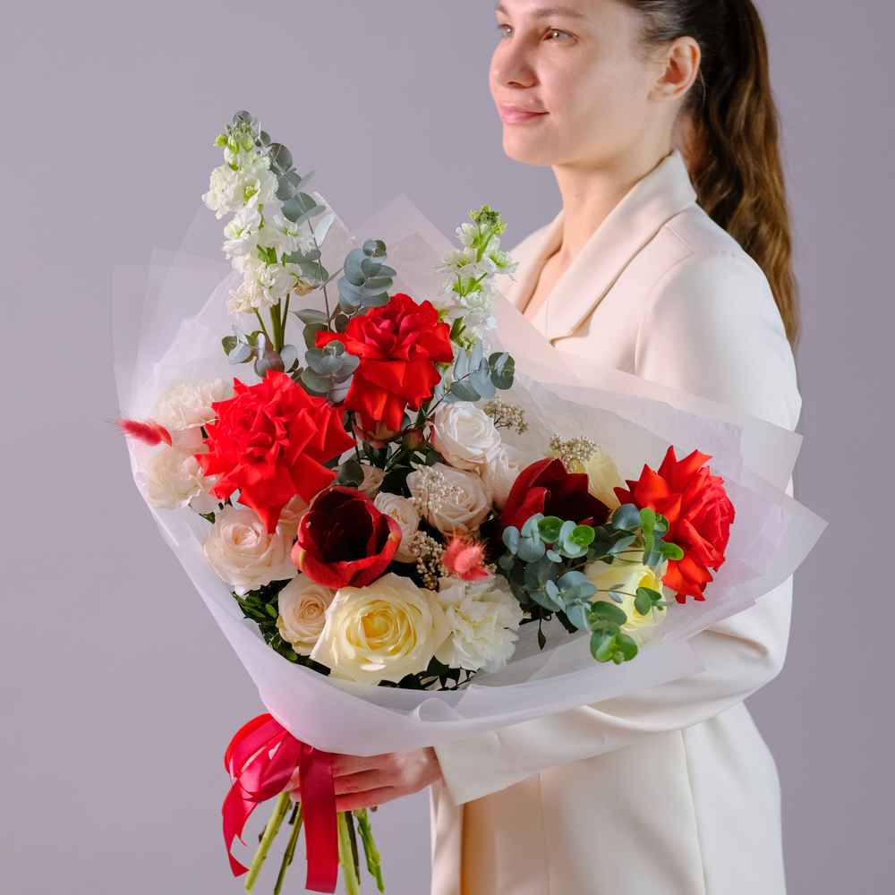 Букет с амариллисом и французскими розами #183