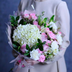 Нежный букет #482 с гортензией и ранункулюсами
