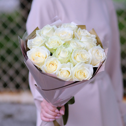 Нежный букет 15 белых роз "Улыбка"
