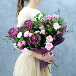 Нежный букет с премиум-хризантемами "Сокровенное"