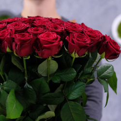 Букет 51 красная роза Red Naomi 70см