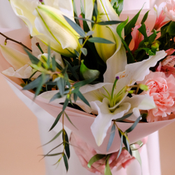 Нежный букет с лилией #935