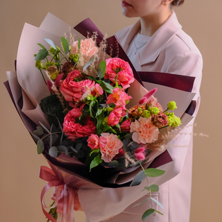 Яркий букет с пионовидными розами Мандарин Экспрешн #192