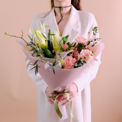 Нежный букет с лилией #935