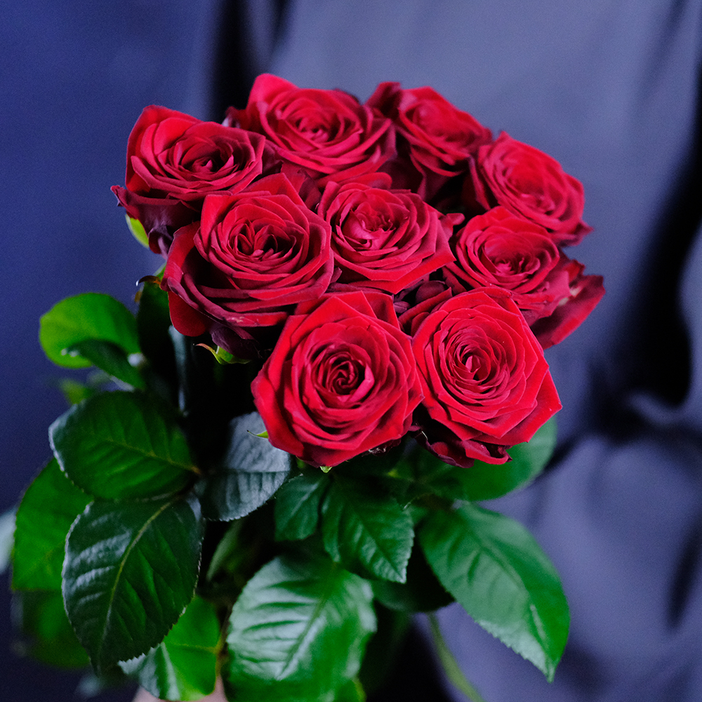 Букет высоких красных роз Red Naomi