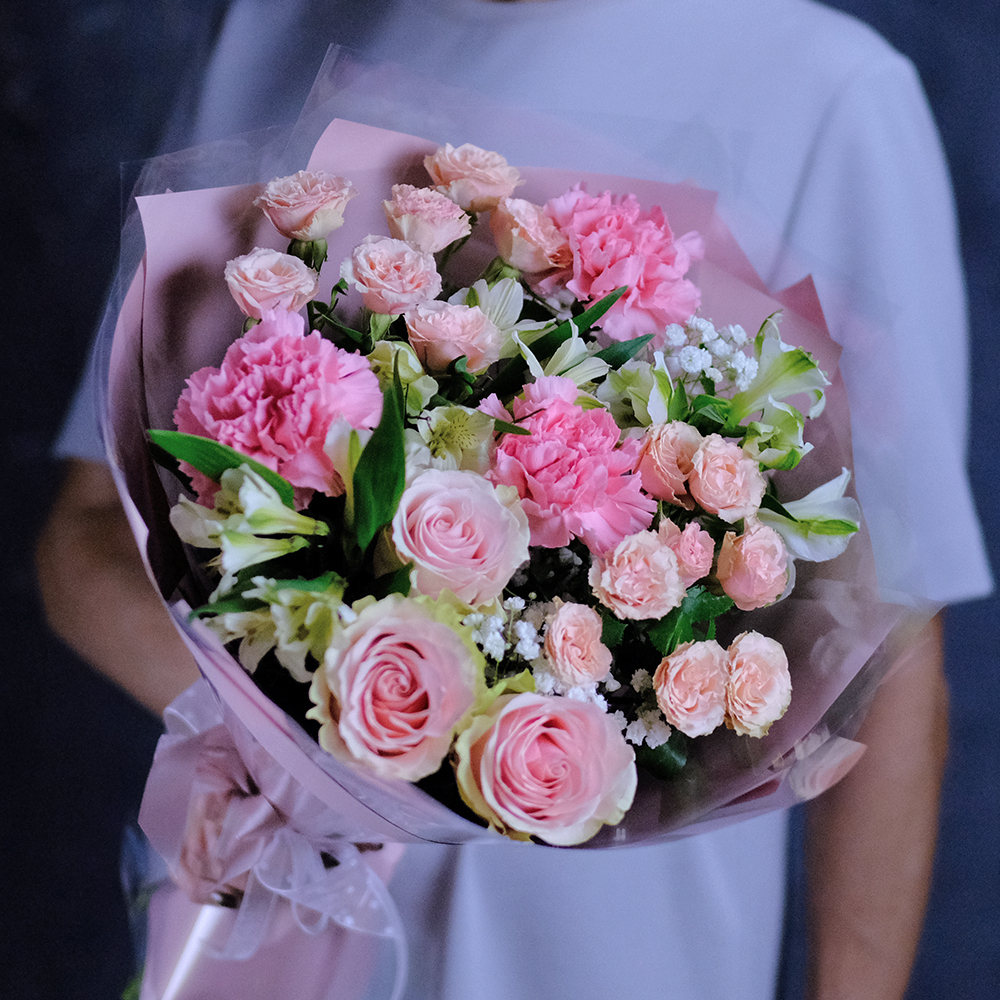 Нежный букет с пионовидыми розами #555
