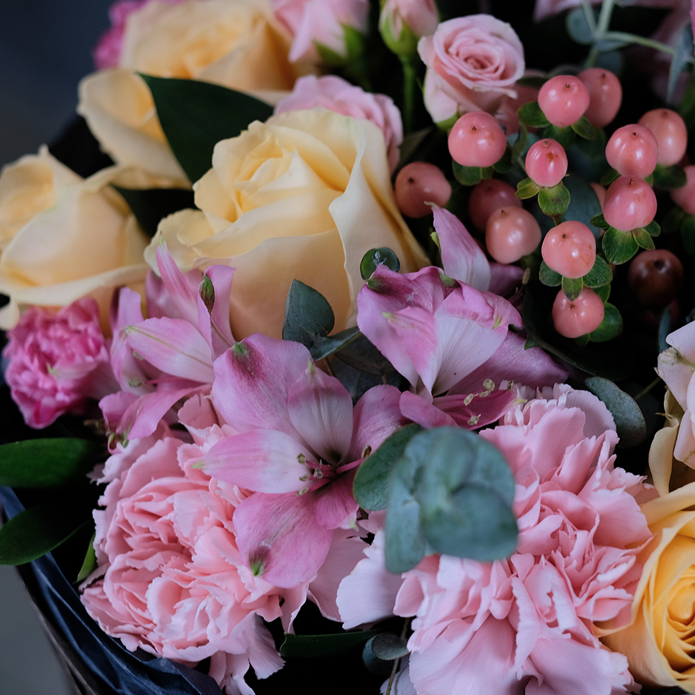 Букет с персиковыми розами «Маленькое приключение»‎