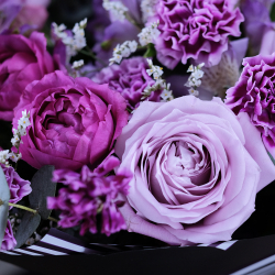 Букет с пионовидными розами "Космос"