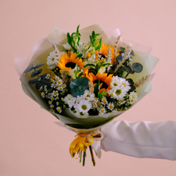 Летний букет с ромашками и подсолнухами #916