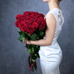 Купить букет 25 высоких красных роз Пермь недорого заказать доставку онлайн