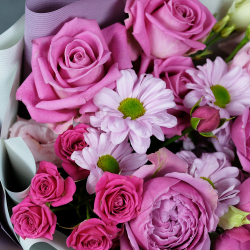 Букет с пионовидными розами и эустомой