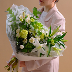 Нежный букет с лилией, розой Лимонад и белыми тюльпанами #177