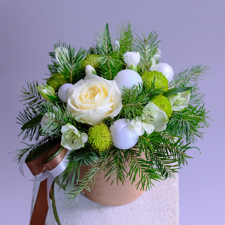 Зимняя композиция в шляпной коробке "Для уютного вечера"